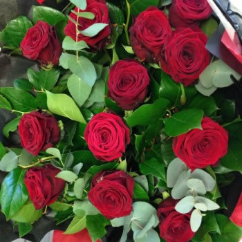 ultimate luxury red rose bouquet